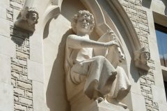 Maison des Musiciens, rue de Tambour, Reims, le joueur de chevrette